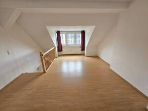 Maisonettewohnung direkt am Hasselbachplatz inkl. 2 Zimmer + EBK+Bad mit Wanne+Gäste- WC+Laminat!