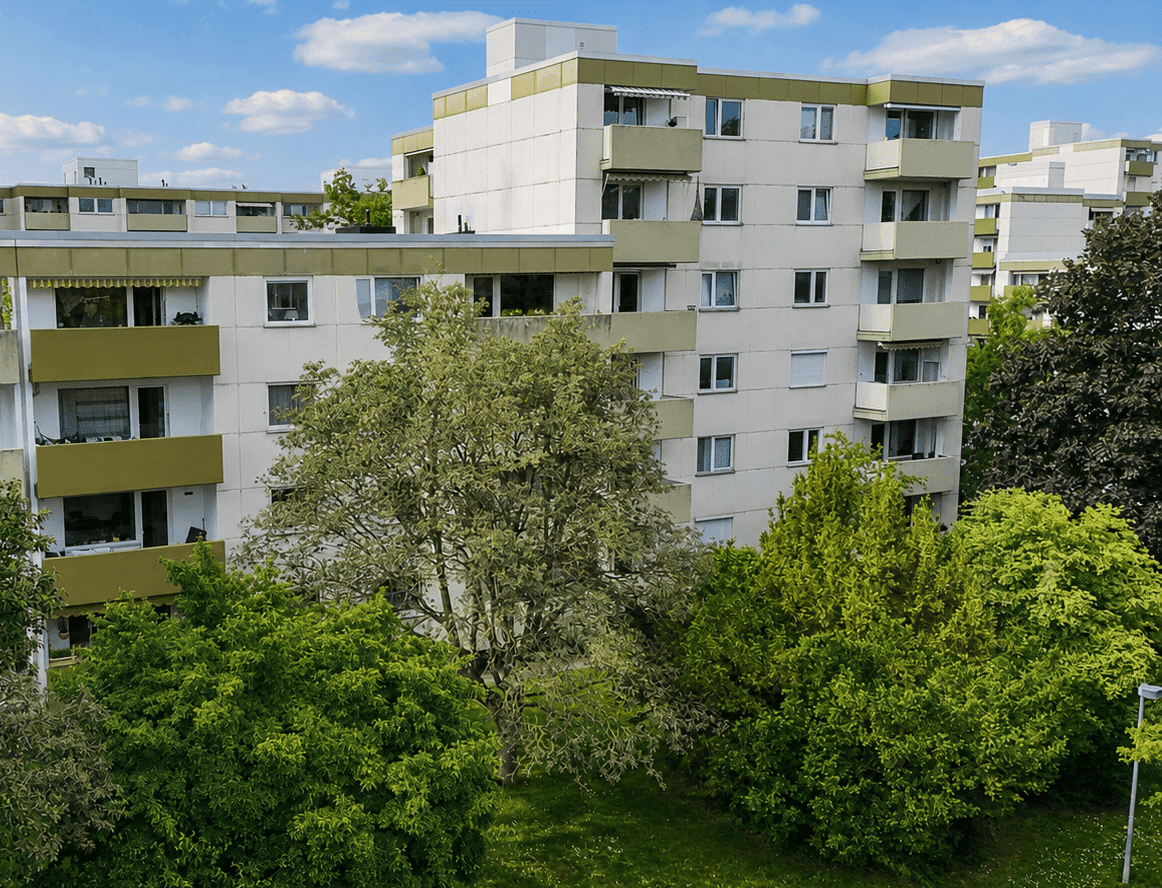 TOP-sanierte 2-Zimmer-Wohnung mit Balkon, Fahrstuhl und Blick ins Grüne