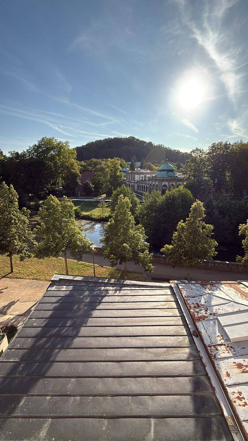 Loft-Wohnung mit 105 m², Balkon und traumhafter Aussicht am Kurpark
