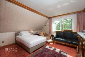 5-Raum-Dachgeschoss-Maisonette mit zwei Balkonen und besonderem Wohncharakter in Essen-Haarzopf – 45149 Essen – Vorschaubild 8