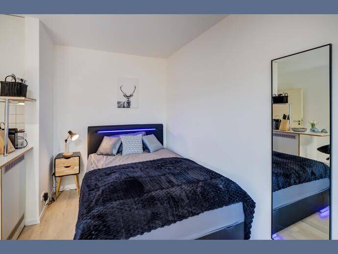 Möbliert: Moosach: Möblierte Balkonwohnung zur Miete – München – Vorschaubild 6
