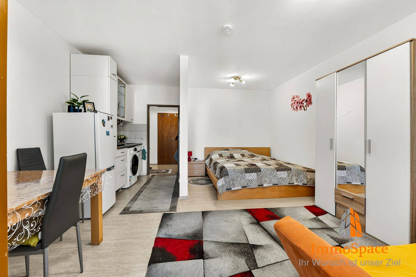 IMMOSPACE *** Kapitalanlage: Gepflegte 1 ZKB mit Balkon ins Grüne *** – Augsburg – Vorschaubild 2