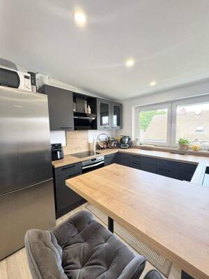 Neuwertige helle 2,5 Zimmer Dachgeschosswohnung mit 2 Stellplätzen und Balkon – 90574 Roßtal – Vorschaubild 8