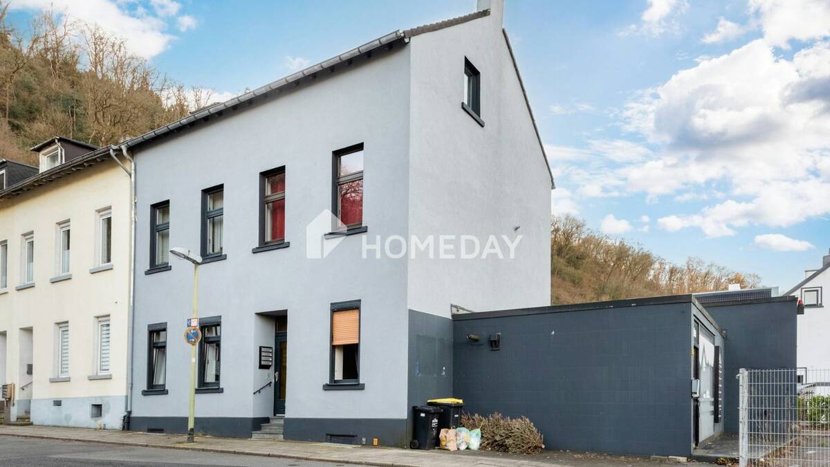 Charmantes MFH aus der Jahrhundertwende - Solide Kapitalanlage mit Entwicklungspotenzial – 45239 Essen – Bild 1 von 9