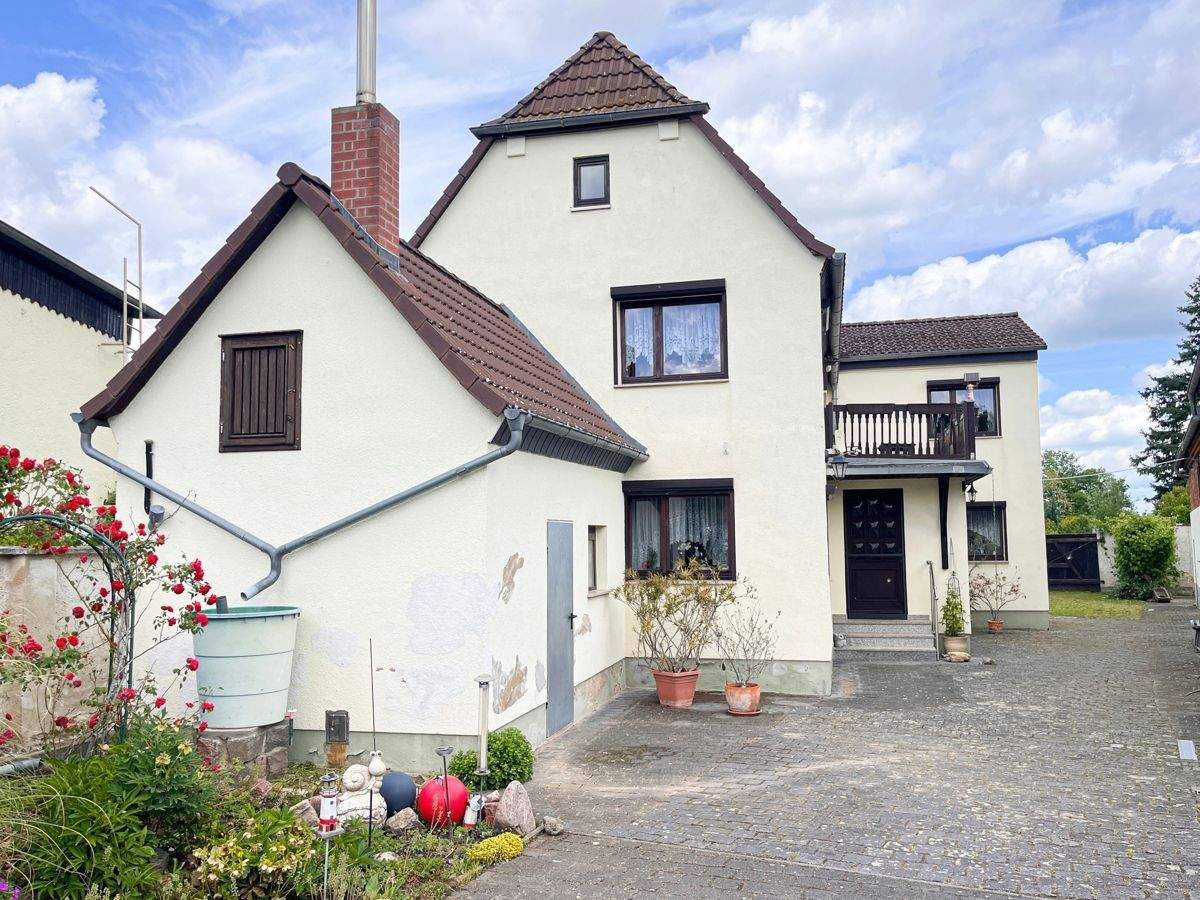 WOHNEN MIT FREIRAUM! Haus mit großem Grundstück und Nebengelass in Holleben – Teutschenthal – Bild 1 von 9