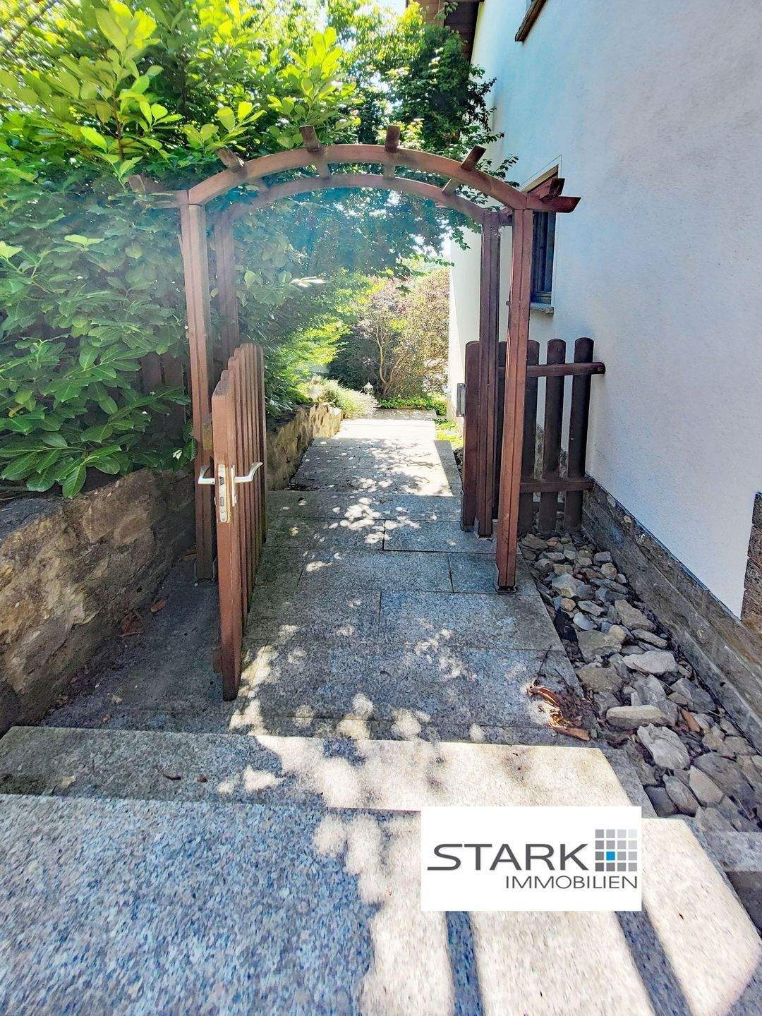 Gepflegtes Wohnhaus in ruhiger Lage - ursprünglich zum Selbstbezug gebaut! Für eine oder drei Parteien! – Kirchheim – Vorschaubild 5
