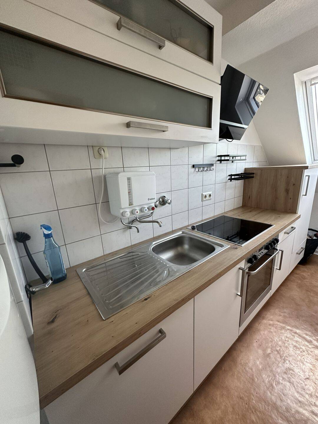 Vohwinkel, helle Einzimmerwohnung im Dachgeschoss, Gräfrather Straße Ecke Rubensstraße – Wuppertal – Vorschaubild 4