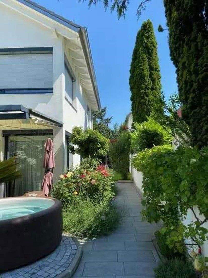 Schöne Familien-DHH mit 6 Zimmer – Planegg – Bild 1 von 9