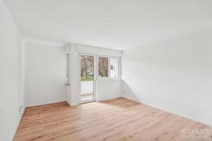 Sofort-Bezugsbereit: Helle, frisch renovierte 2 Zimmer-Wohnung mit Südbalkon in ruhiger Lage – 80933 München – Vorschaubild 2