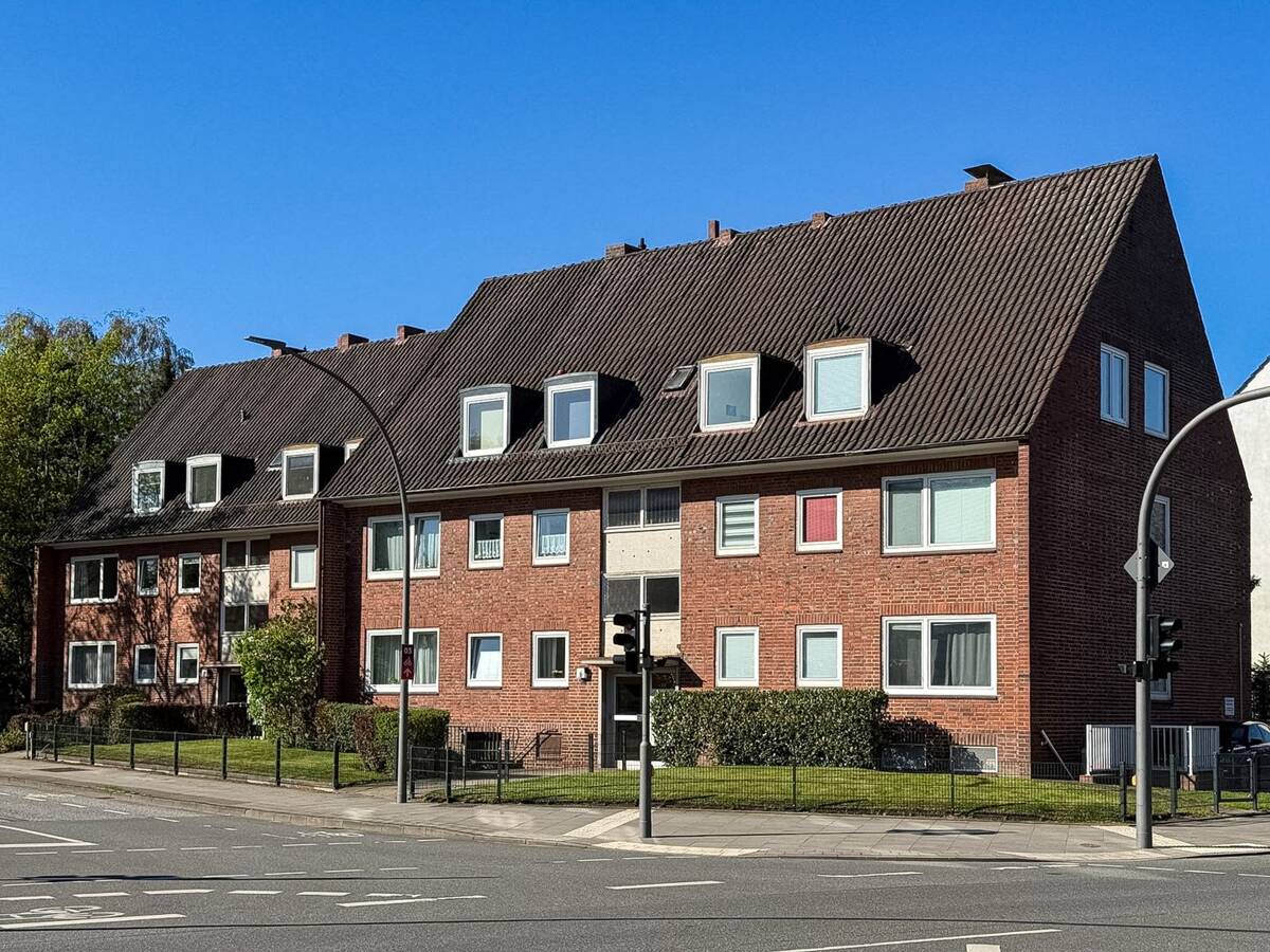 RESERVIERT - Grundstück mit zwei Mehrfamilienhäusern bei Niendorf Markt – 22459 Hamburg – Bild 1 von 9