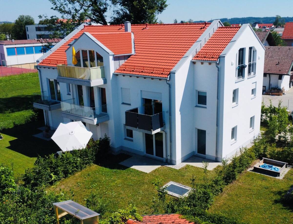 Exklusive 3-Zimmer-Wohnung mit sonnigem Garten - Topzustand und sofort bezugsfrei – 85567 Grafing – Bild 1 von 9