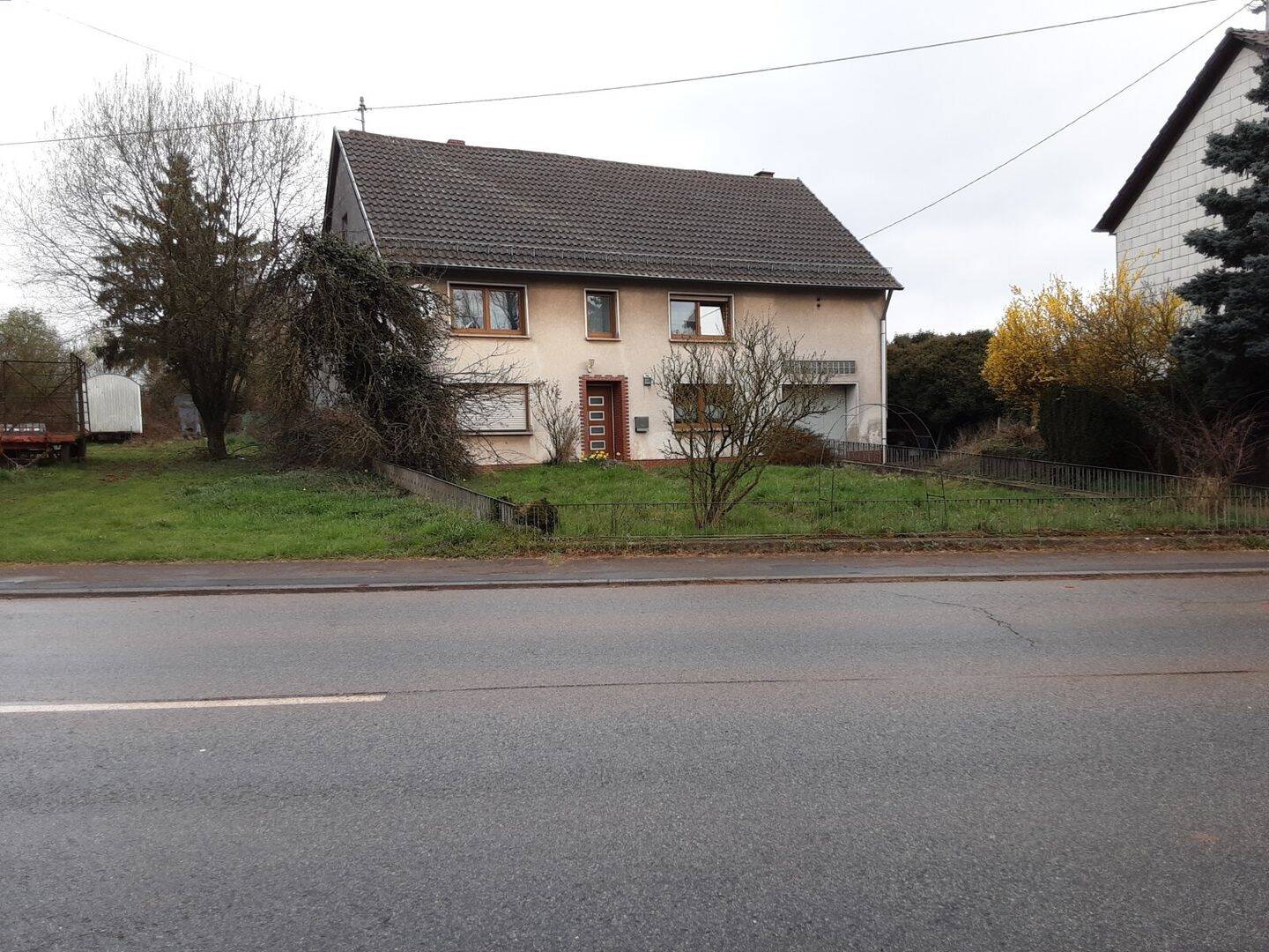 Freistehendes 1-2 Familienhaus in schöner Lage von Heusweiler Obersalbach-Kurhof zu verkaufen – Heusweiler – Bild 1 von 9