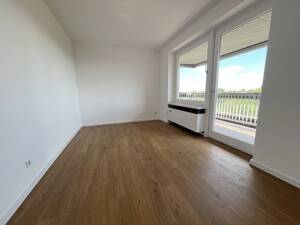 Neues Familien-Zuhause! Modernisierte 4 Zimmer mit Einbauküche Umlaufbalkon, 2 neue Bäder, Aufzug – 50968 Köln – Vorschaubild 7