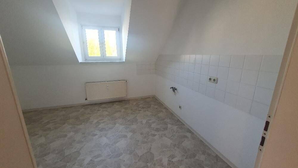 schöne Dachwohnung mit Fahrstuhl – Chemnitz – Vorschaubild 6