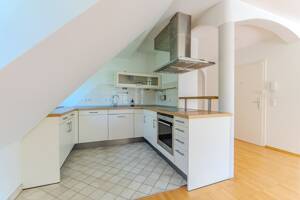 Eingebettet im Grünen - stilvolle 3-Zimmer-Dachgeschosswohnung mit Südterrasse – 81827 München – Vorschaubild 8