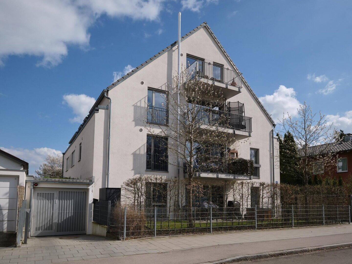 Hochwertige Erdgeschoss-Terrassenwohnung in absoluter Bestlage Maxhofstraße - Fürstenried – München – Bild 1 von 9