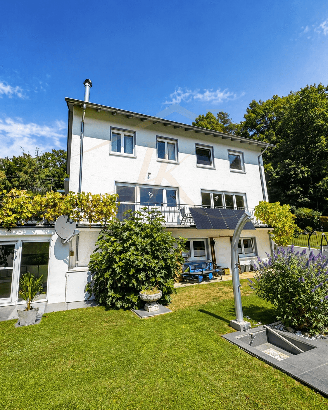 Großzügiges Wohnhaus mit Einliegerwohnung auf 1.162 m² Grundstück – Neuenbürg – Bild 1 von 9