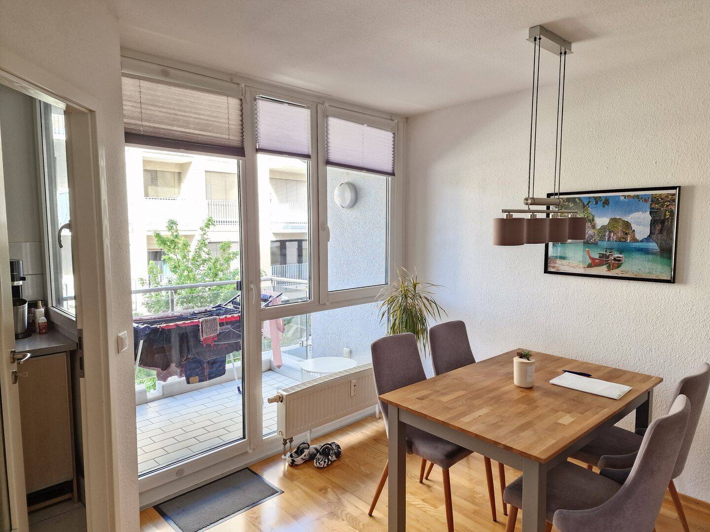 Zentral und ruhig: Neuwertige 3-Zimmer-Wohnung mit Superschnitt – Stuttgart – Vorschaubild 2