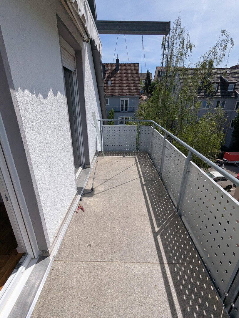 Charmante 4-5 Zimmer-DG-Whg mit Holzfußboden, Wohnküche – Stuttgart – Vorschaubild 4