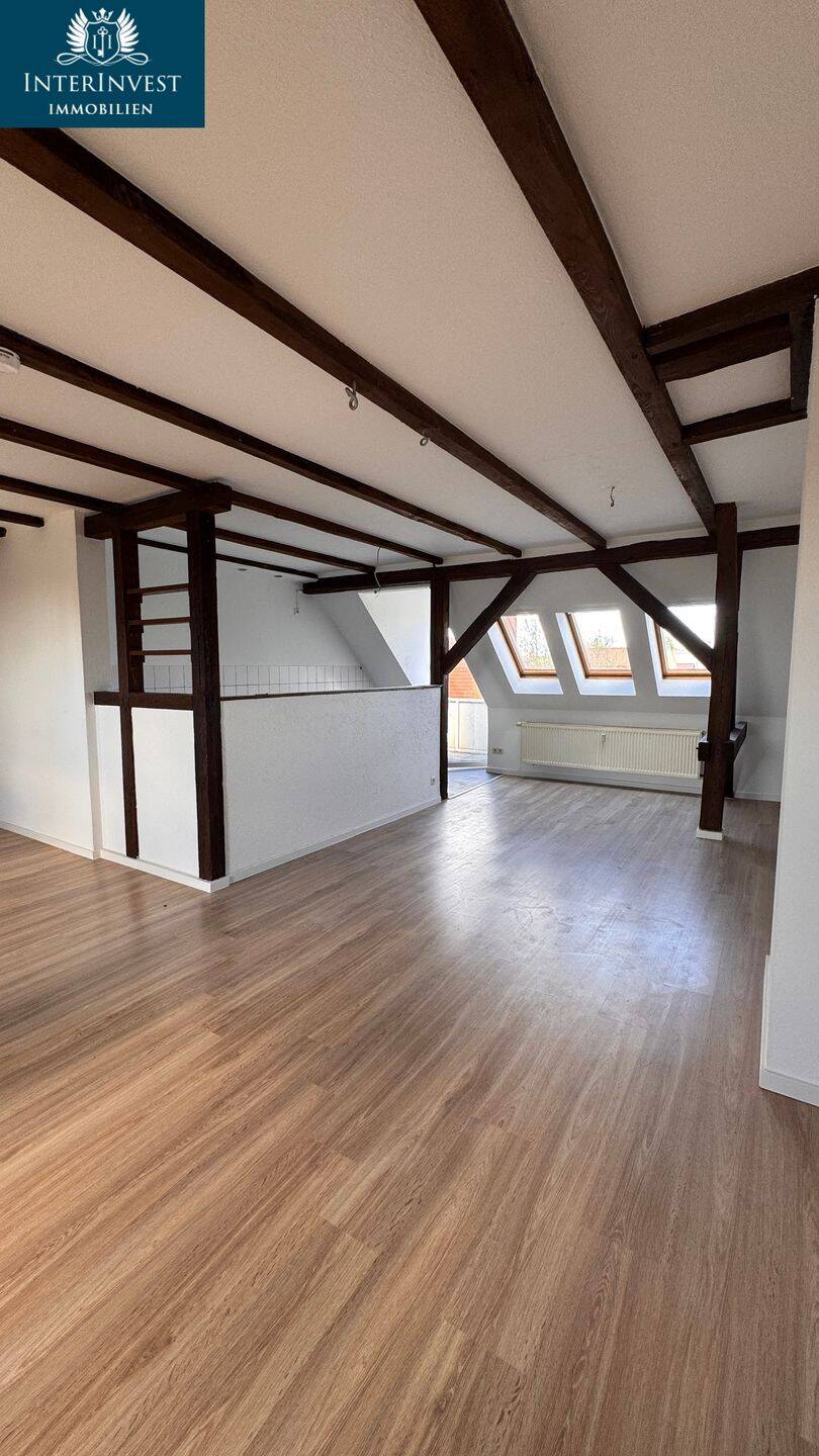Helle Maisonette-Dachgeschosswohnung mit Balkon & Loft-Charakter