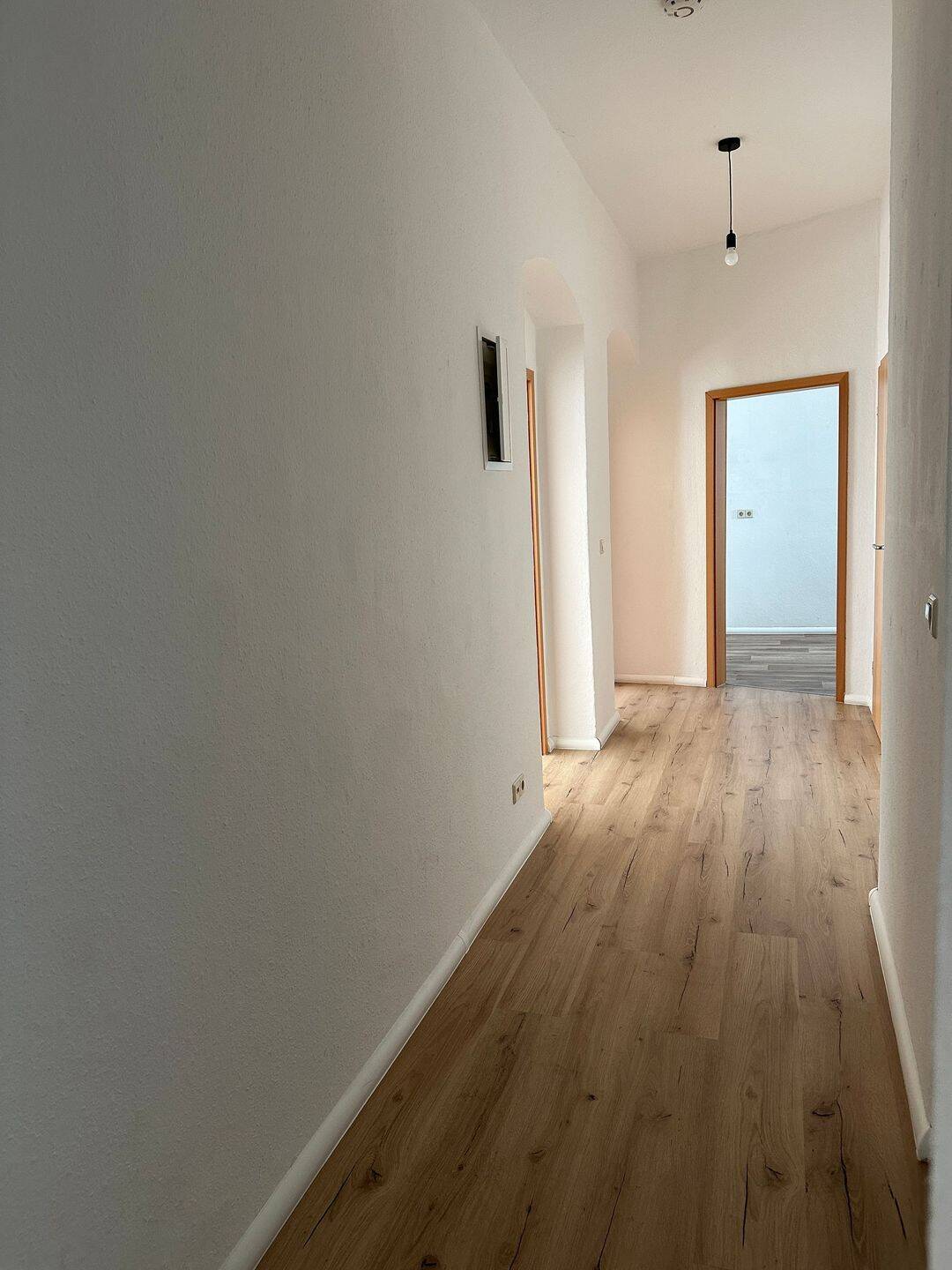 Balkonblick ins Grüne: 4-Zimmer-Wohnung mit 3 Schlafzimmern in Chemnitz – Chemnitz – Vorschaubild 8
