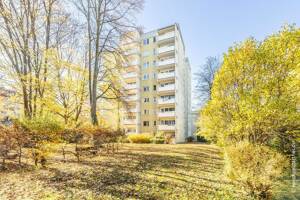 Erbbaurecht: Vermietete Eigentumswohnung mit Ost-Balkon und Blick in den grünen Innenhof – 80993 München – Vorschaubild 2