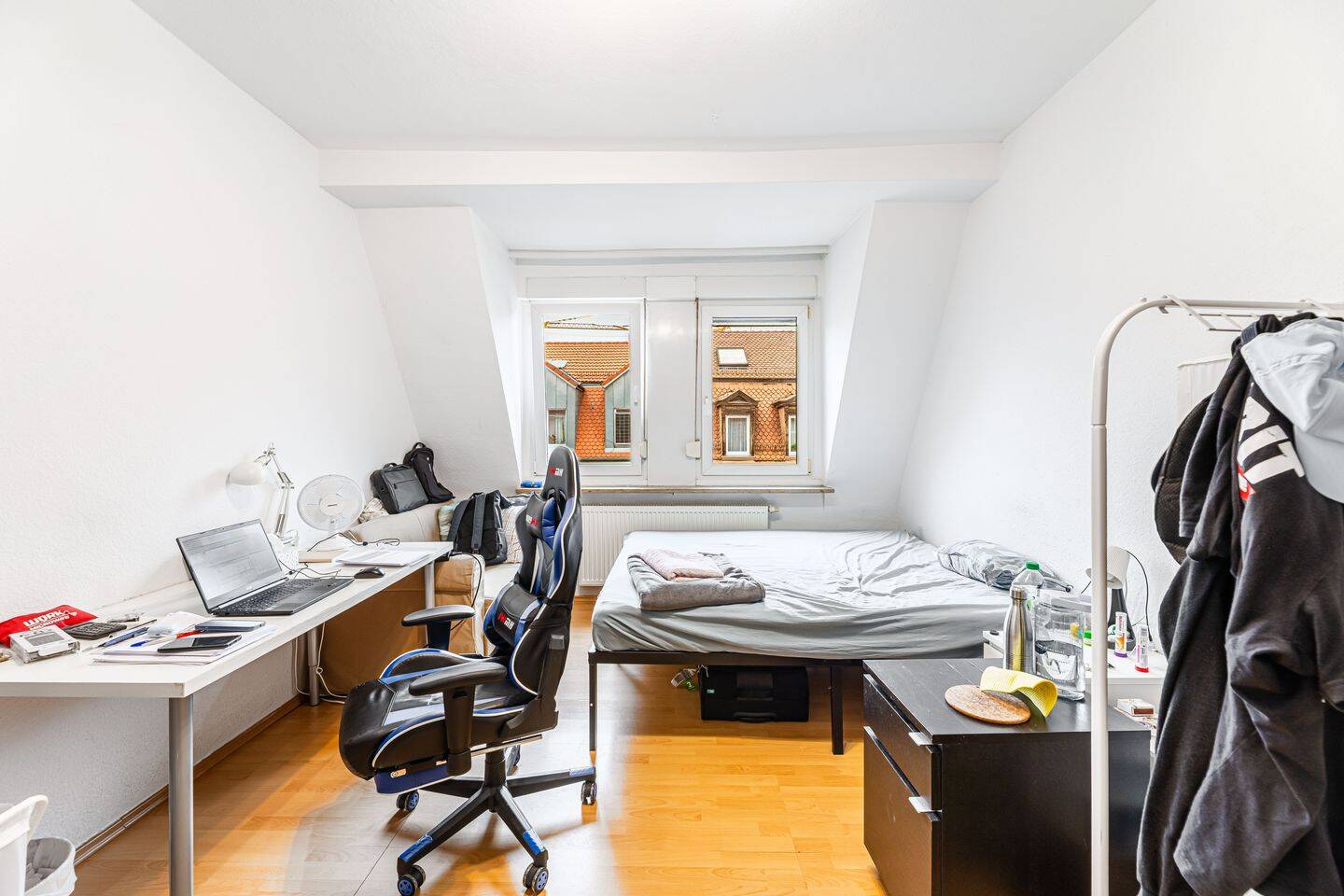 HEGERICH: Attraktive 2-Zimmer-Wohnung mit Dachgeschoss-Charme für Singles, Paare oder Kapitalanleger – Nürnberg – Vorschaubild 2