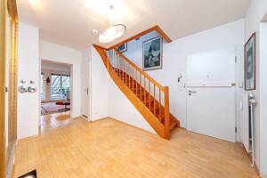 In 2. Reihe gelegen: Besondere Maisonette mit Balkon und Tiefgaragenstellplatz! – 22559 Hamburg – Vorschaubild 5