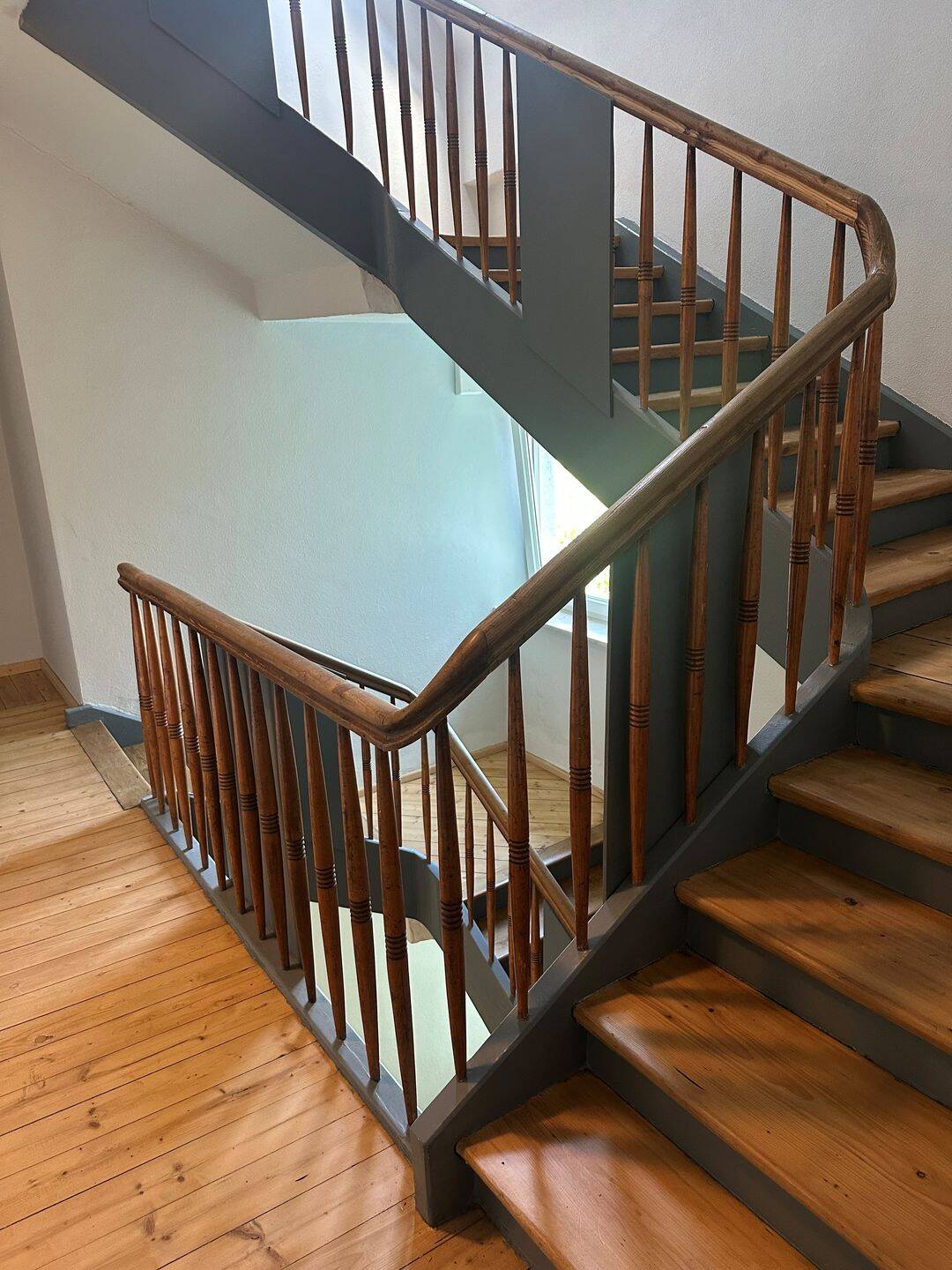 Helle, modernisierte 2 Zimmer-Dachgeschoss-Wohnung in sehr zentraler Lage! – Augsburg – Vorschaubild 8
