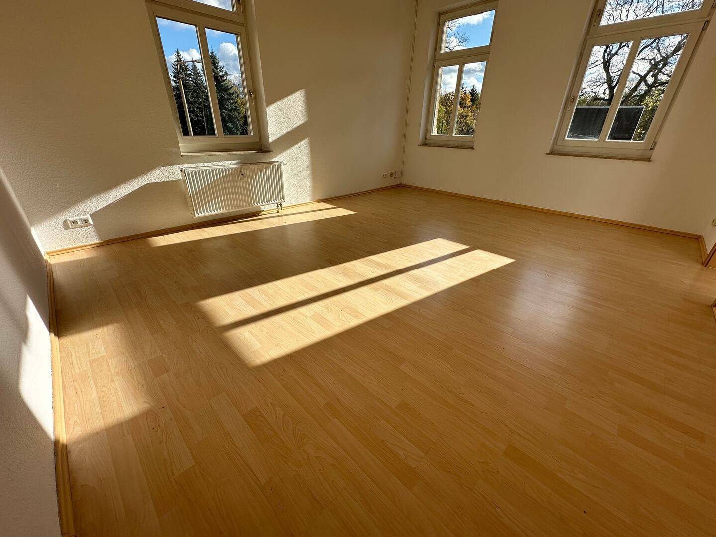 1. OG - Balkon - Stellplatz mgl. - Wanne - im 1.OG - frei ab 1.7.26