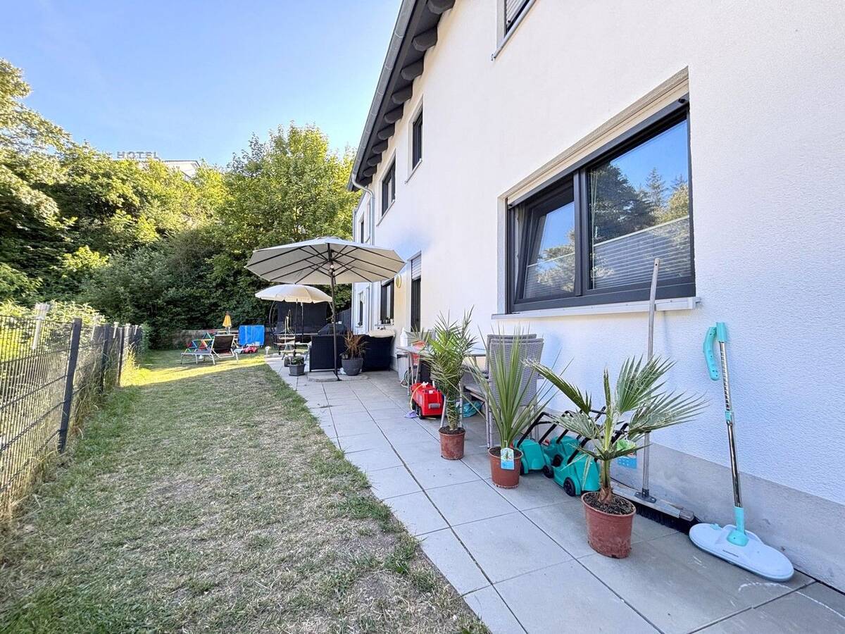 Moderne Gartenwohnung mit Sonnenterrasse und großem Privatgarten | Zeitnah bezugsfrei – 72488 Sigmaringen – Bild 1 von 9