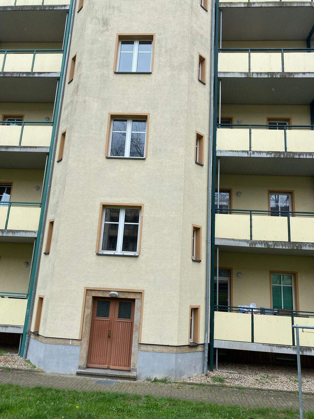 solide 3-R-Wohnung mit Laminat & Balkon in ruhiger Lage, Klarastr. 40 – Chemnitz – Vorschaubild 6