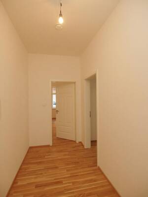 gemütliche 2-Zimmer-Wohnung mit EBK + offene Küche +Wanne/Dusche + Parkett + FuBo-Heizung + gepflegtes MFH – 4315 Leipzig – Vorschaubild 6