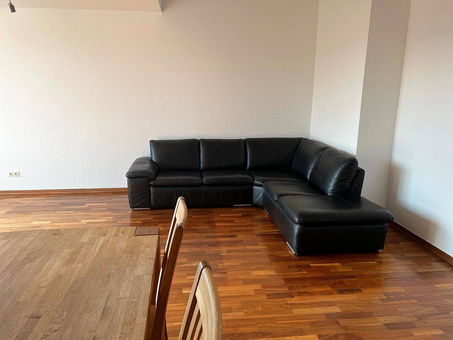 Helle 4,5 Zimmer-Penthaus-Wohnung miit Sonnenbalkon in Oberkassel/Lörick – Düsseldorf – Vorschaubild 2