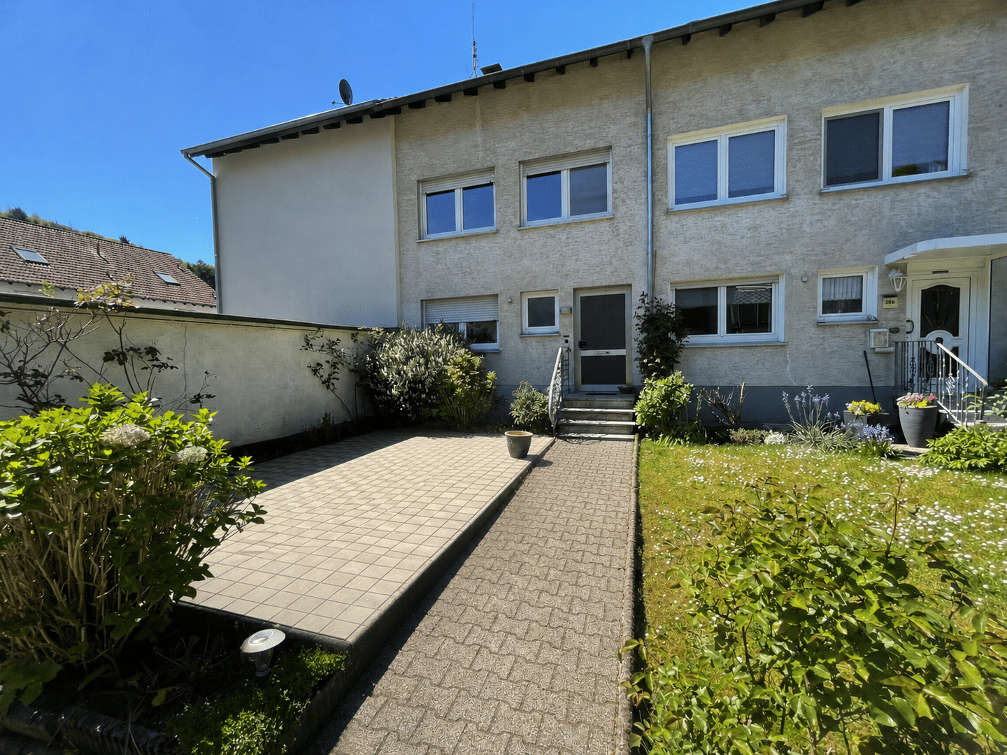 Geräumiges 7-Zimmer-Reihenhaus mit Garage in Toplage von Solingen- Burg