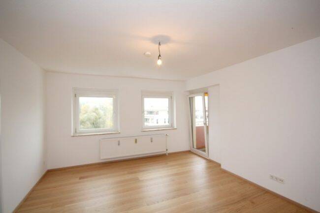 Schicke 2-Zi.Whg mit uneinsehbarer Loggia und tollem Ausblick im 5.OG