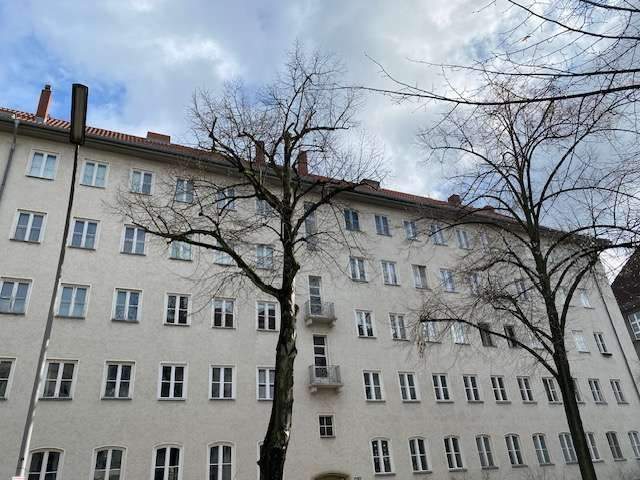 Wohnen im Malerviertel/Altbauwohnung mit Balkon, EBK, Wannenbad + DG-Ausbaupotenzial – Berlin – Vorschaubild 4