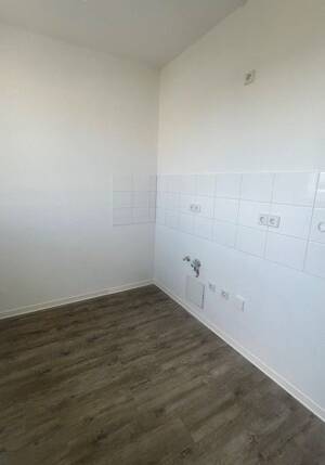 Junge Familie gesucht ! 3 Zimmer mit Balkon und Badewanne ! – 1279 Dresden – Vorschaubild 4