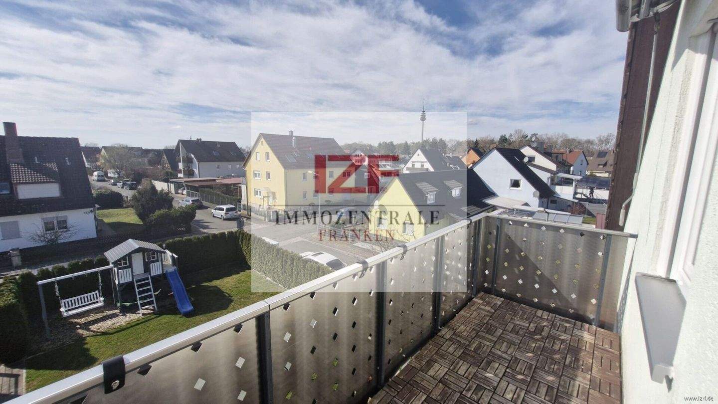Geräumige 2,5-Zimmer-Dachgeschosswohnung in der Werderau - Ideal für Singles oder Paare