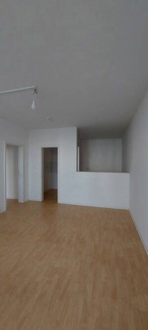 Hier lässt es sich aushalten: praktische 2-Zimmer-Wohnung – 1239 Dresden – Vorschaubild 4