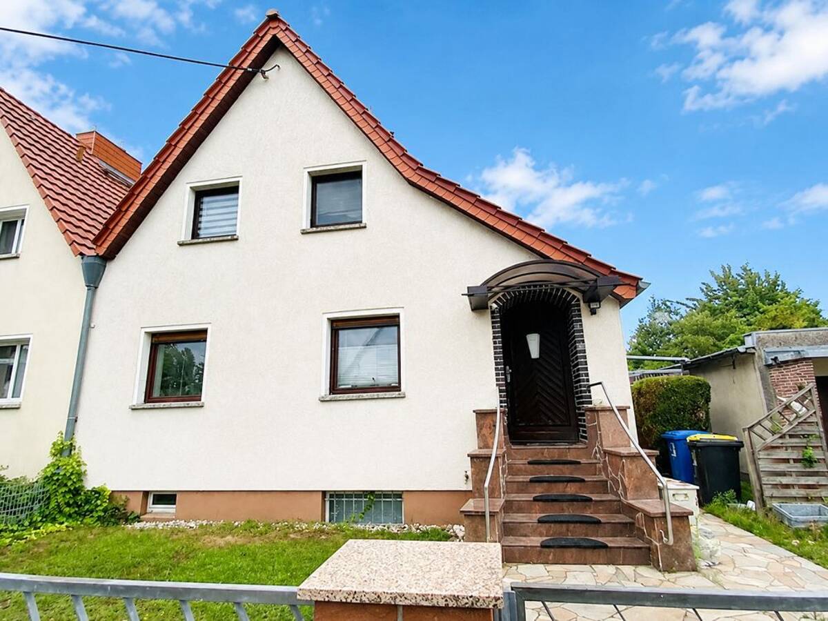 NEU ! Berlin Biesdorf Nord: Charmante DHH m. Keller, auf 599 m² Grst.-fußläufig zur S-Bahn – 12683 Berlin – Bild 1 von 4