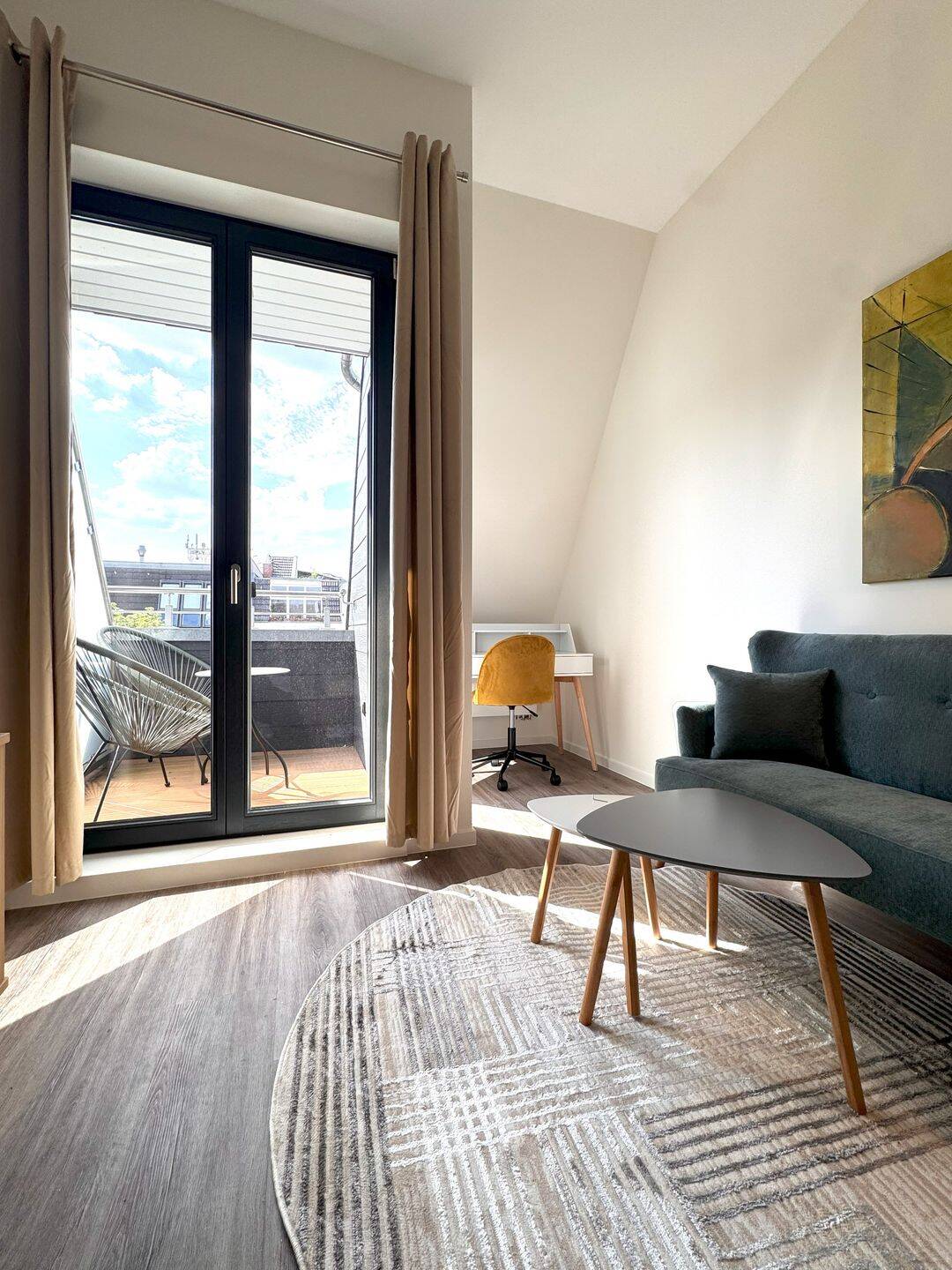 ERSTBEZUG mitten im KIEZ | AUFDACHTERRASSE + WEST-LOGGIA | OFFENES STUDIO-APT. | MÖBLIERT | LIFT – Berlin – Vorschaubild 2