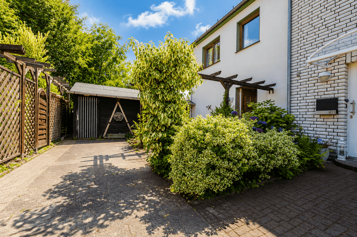 Eigentum statt Miete! Ein pfiffiges Reihenendhaus als Chance für geschickte Heimwerker. – 28757 Bremen – Bild 1 von 9