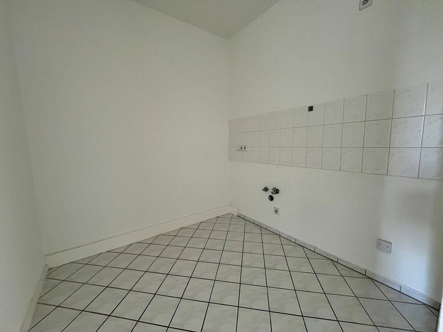 Viel Platz zum Leben: Gepflegte Wohnung mit Balkon und Nähe zu Einkauf & Freizeit – Chemnitz – Vorschaubild 6