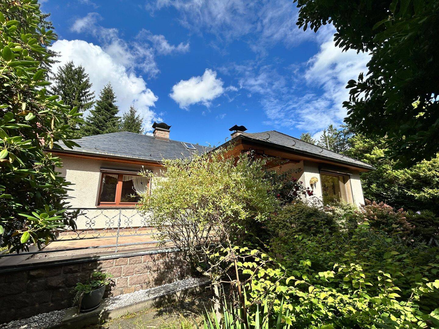 +++CHARMANTES EINFAMILIENHAUS IM BUNGALOW-STIL MIT GROßEM IDYLLISCHEM WALDGRUNDSTÜCK+++ – Chemnitz – Vorschaubild 8