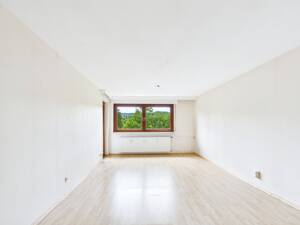 Über den Baumkronen: 3-Zimmer-Wohnung mit Ausblick ins Grüne und Garagenstellplatz in Botnang. – 70195 Stuttgart – Vorschaubild 3