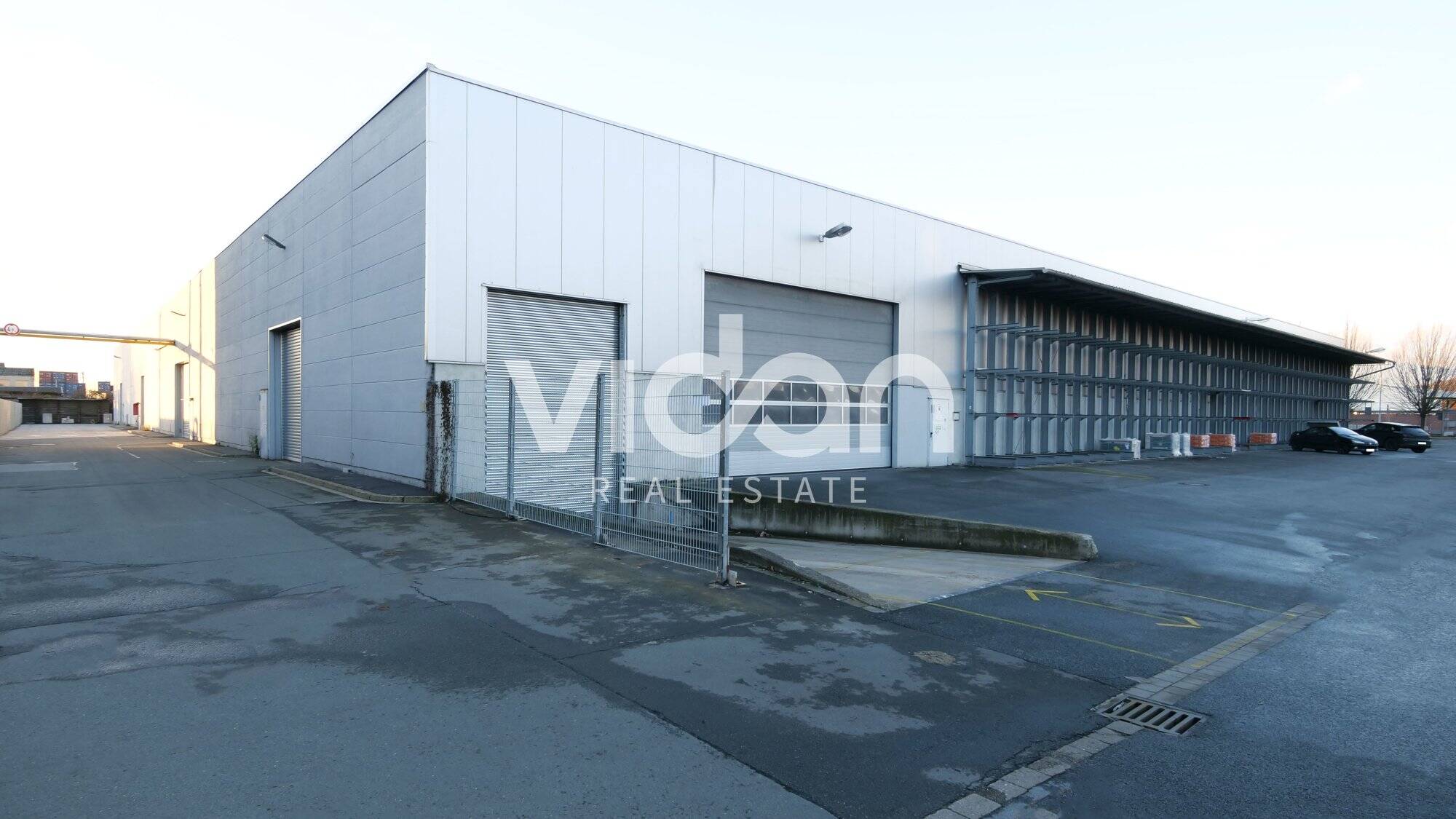 HALLE | KRANBAHN 10 T | 6 EBENERDIGE TORE | RAMPE | VIDAN REAL ESTATE