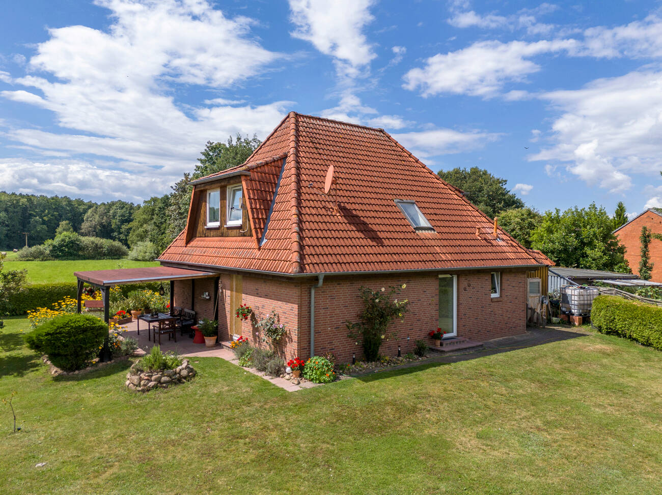 Einfamilienhaus in Dahlem mit Carport & Blick ins Grüne – Dahlem – Bild 1 von 9