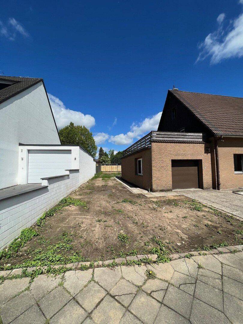 FAMILIENFREUNDLICHES GENERATIONENHAUS MIT GROSSEM GARTEN ZUM GRUNDSTÜCKSPREIS – Düsseldorf – Vorschaubild 4