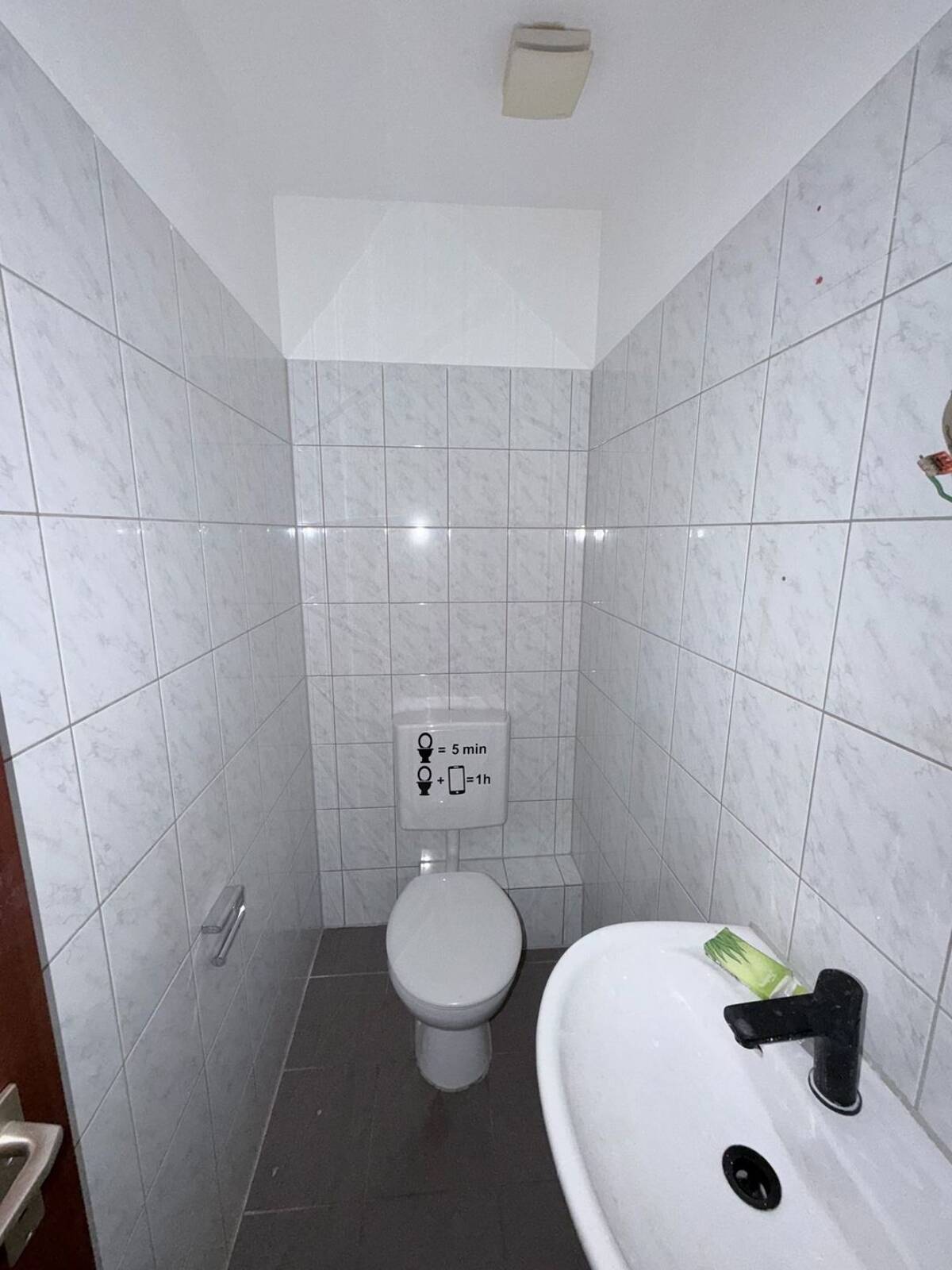 Dachgeschoss-2-Zimmer-Wohnung mit Einbauküche in Gelsenkirchen-Bornstraße – 45888 Gelsenkirchen – Bild 1 von 4